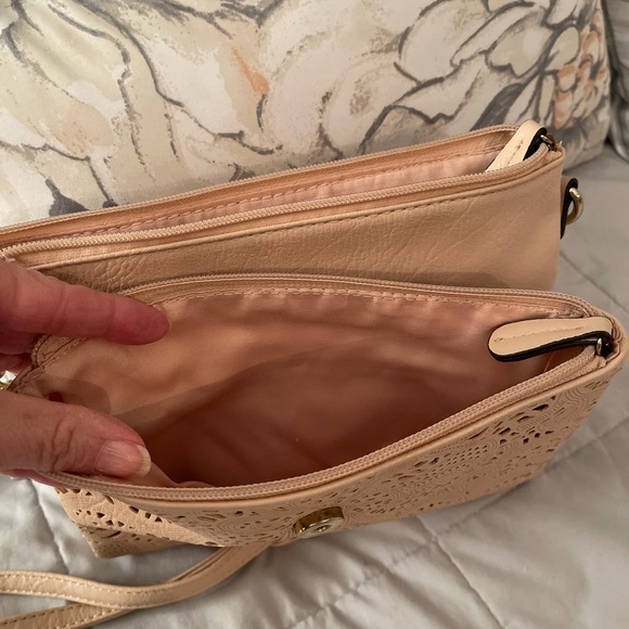 Apt19 Ladies Handbag - Picture 4 of 7